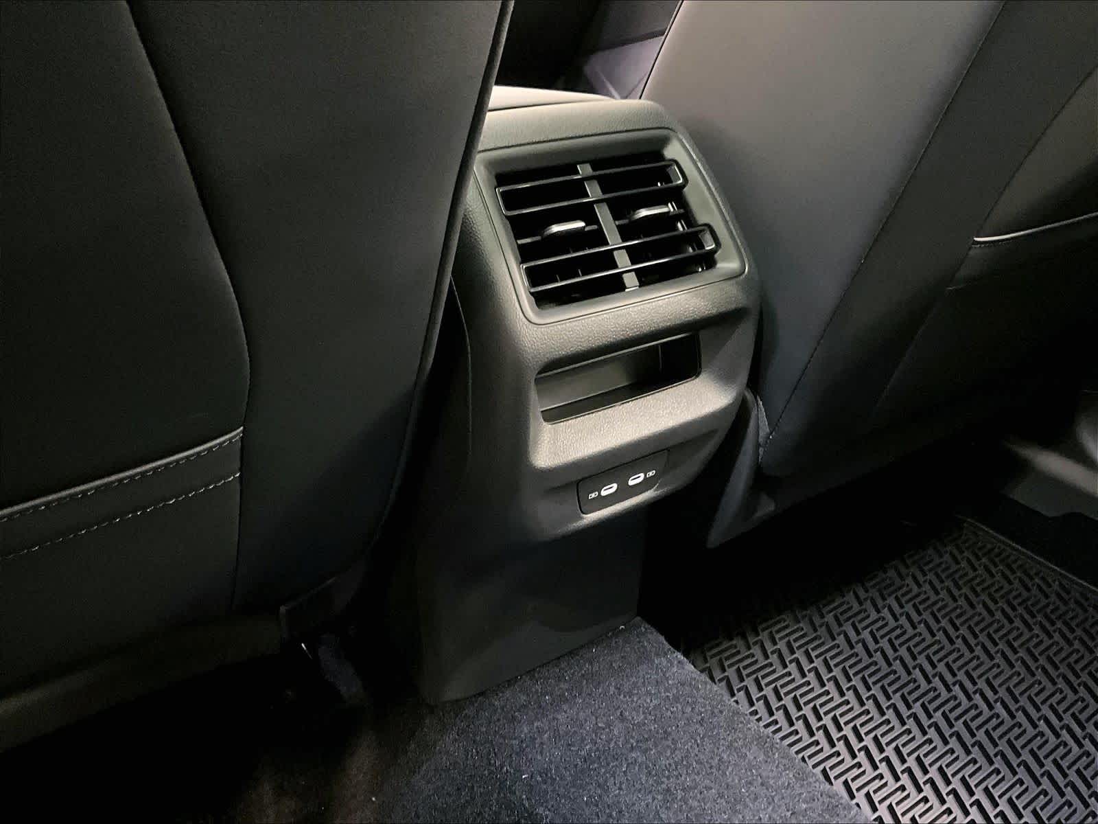 2026 Volkswagen Tiguan SE - Photo 16
