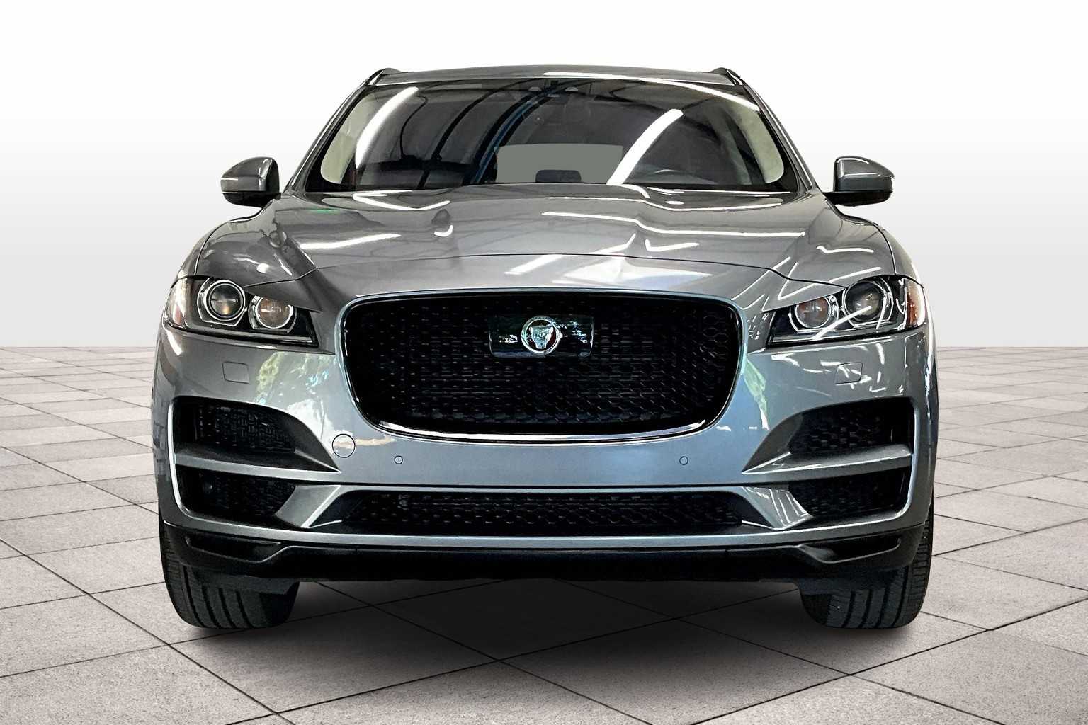 2020 Jaguar F-PACE Prestige photo 3