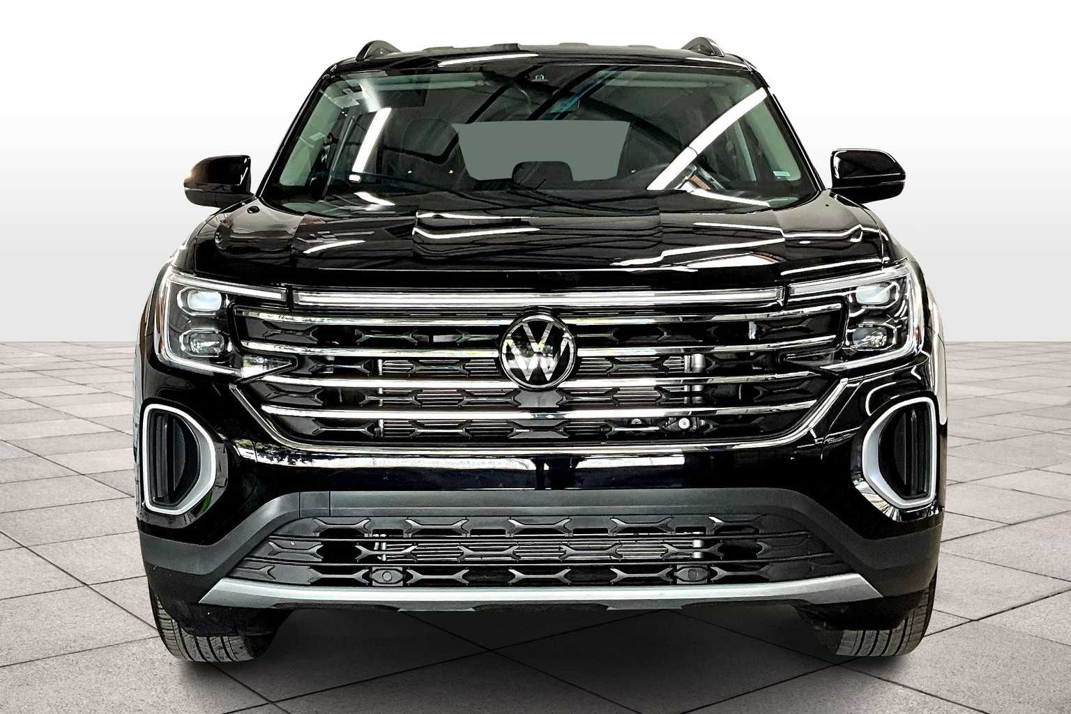2025 Volkswagen Atlas SE photo 3