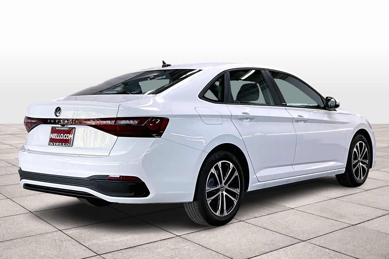 2026 Volkswagen Jetta Sport photo 4