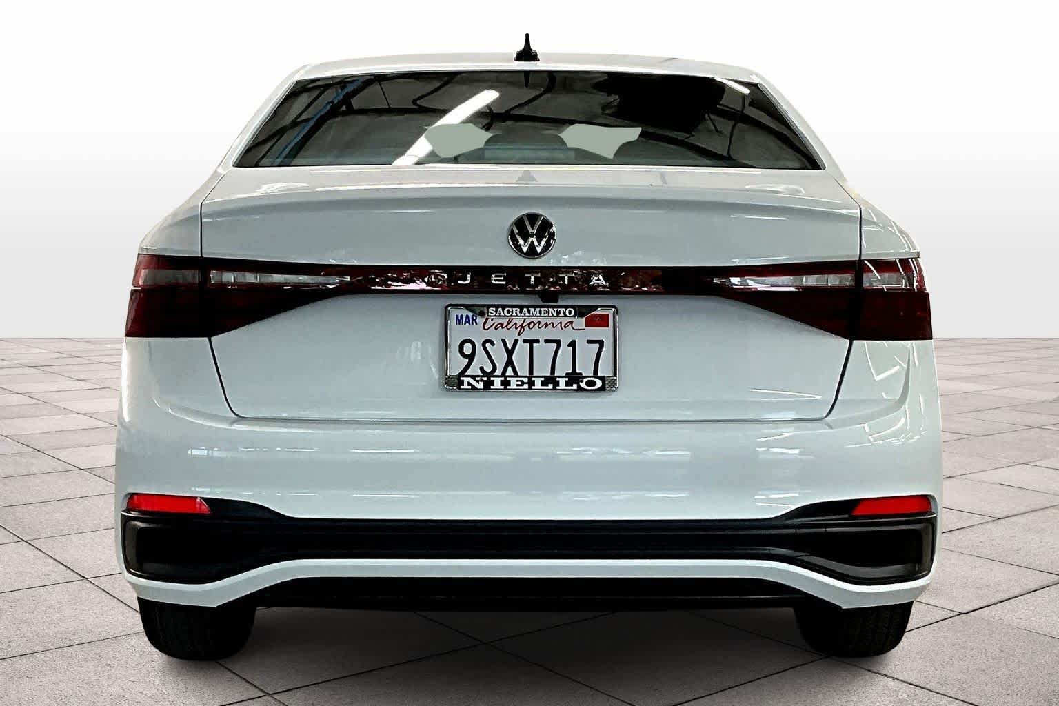 2025 Volkswagen Jetta Sport photo 2