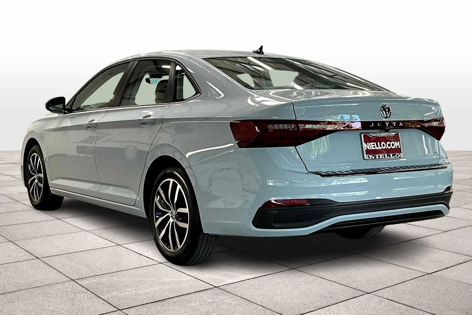 2025 Volkswagen Jetta 1.5T SE photo 3