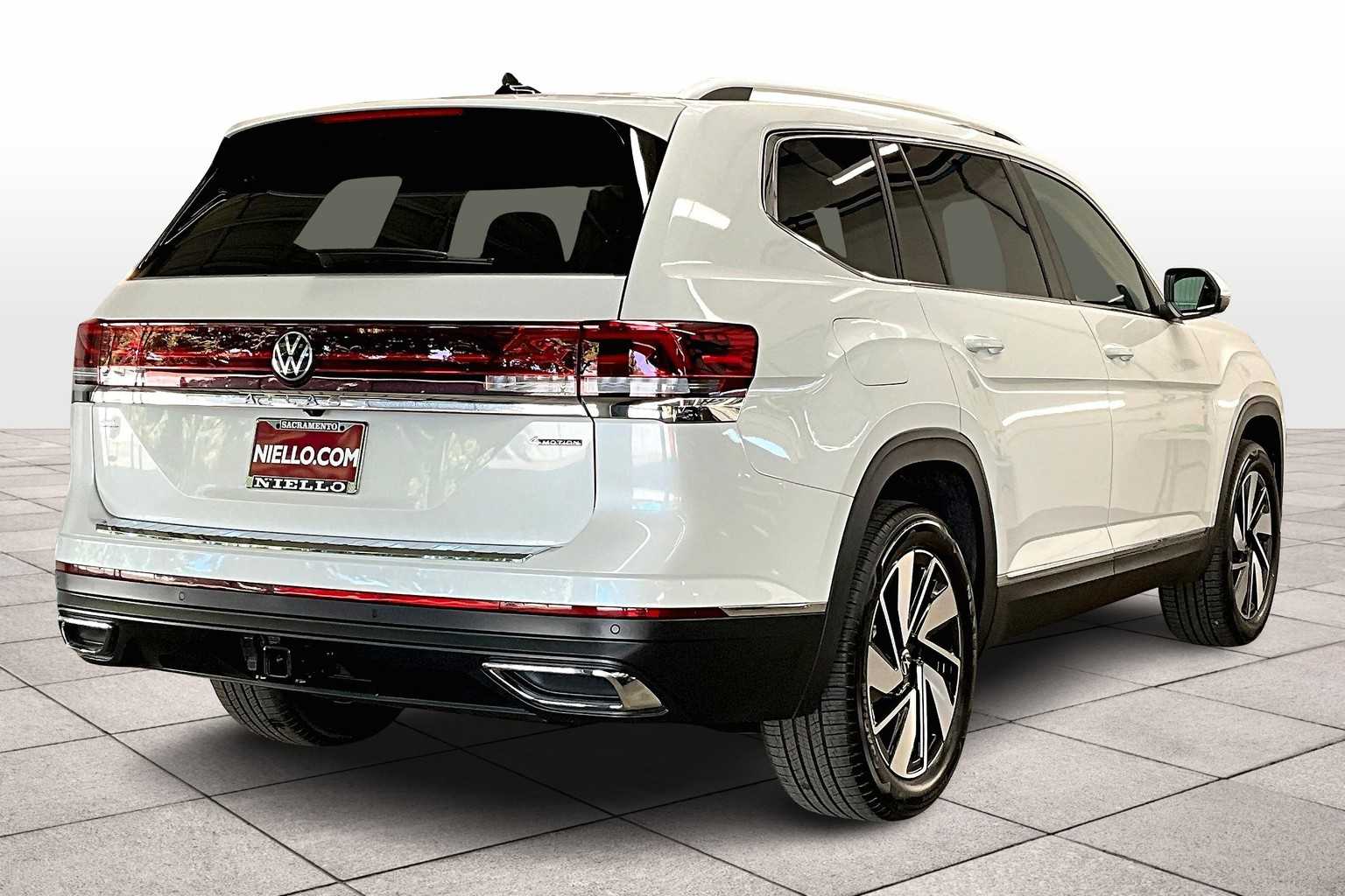 2026 Volkswagen Atlas SEL photo 4