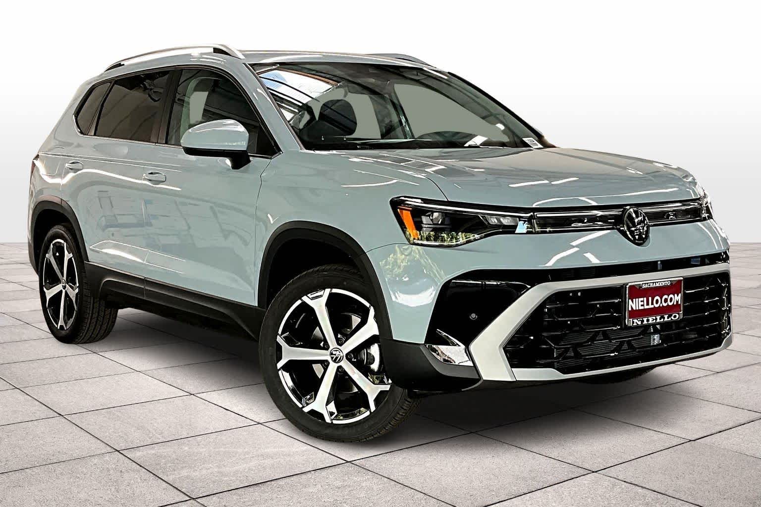 2025 Volkswagen Taos SEL photo 2