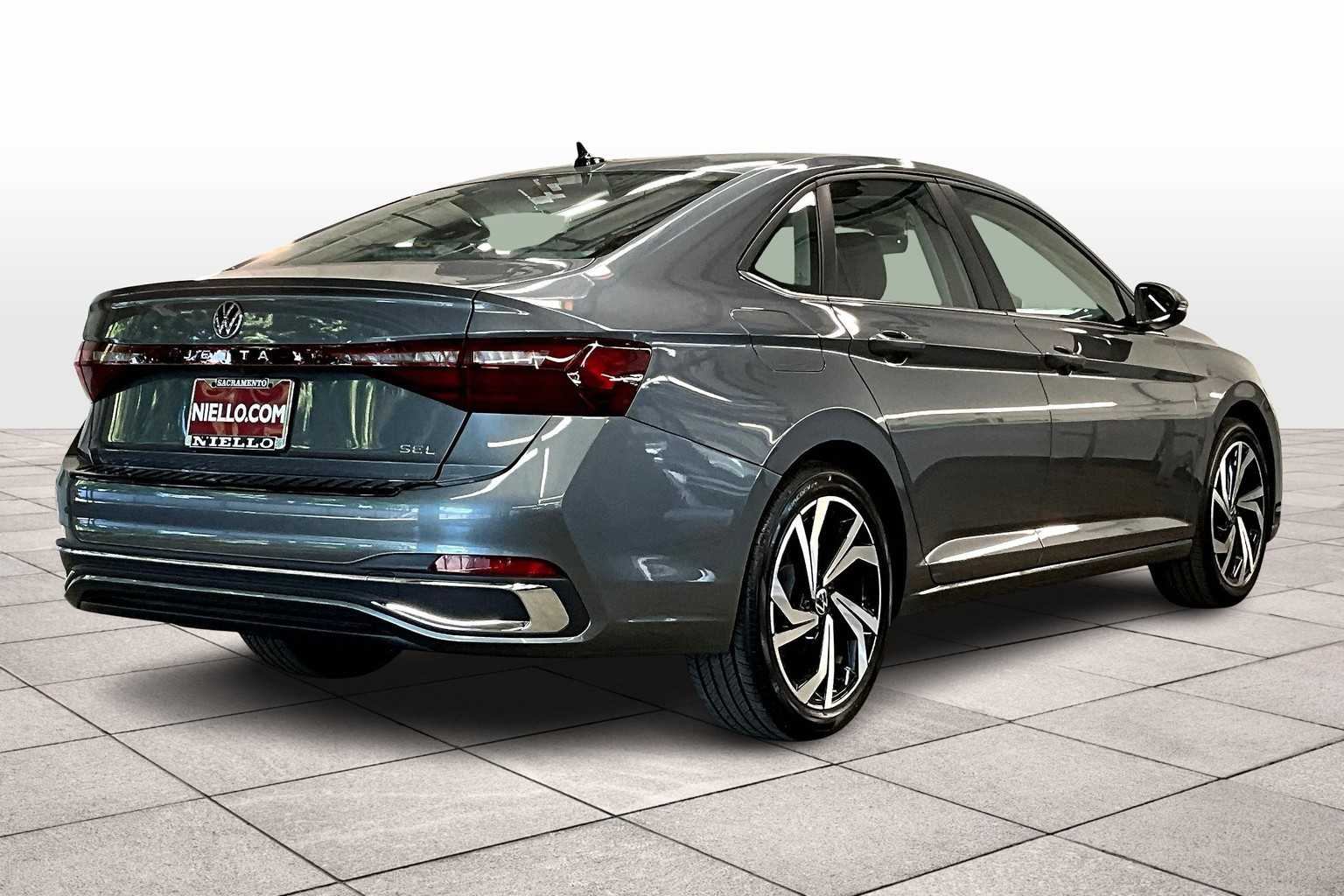 2025 Volkswagen Jetta SEL photo 4