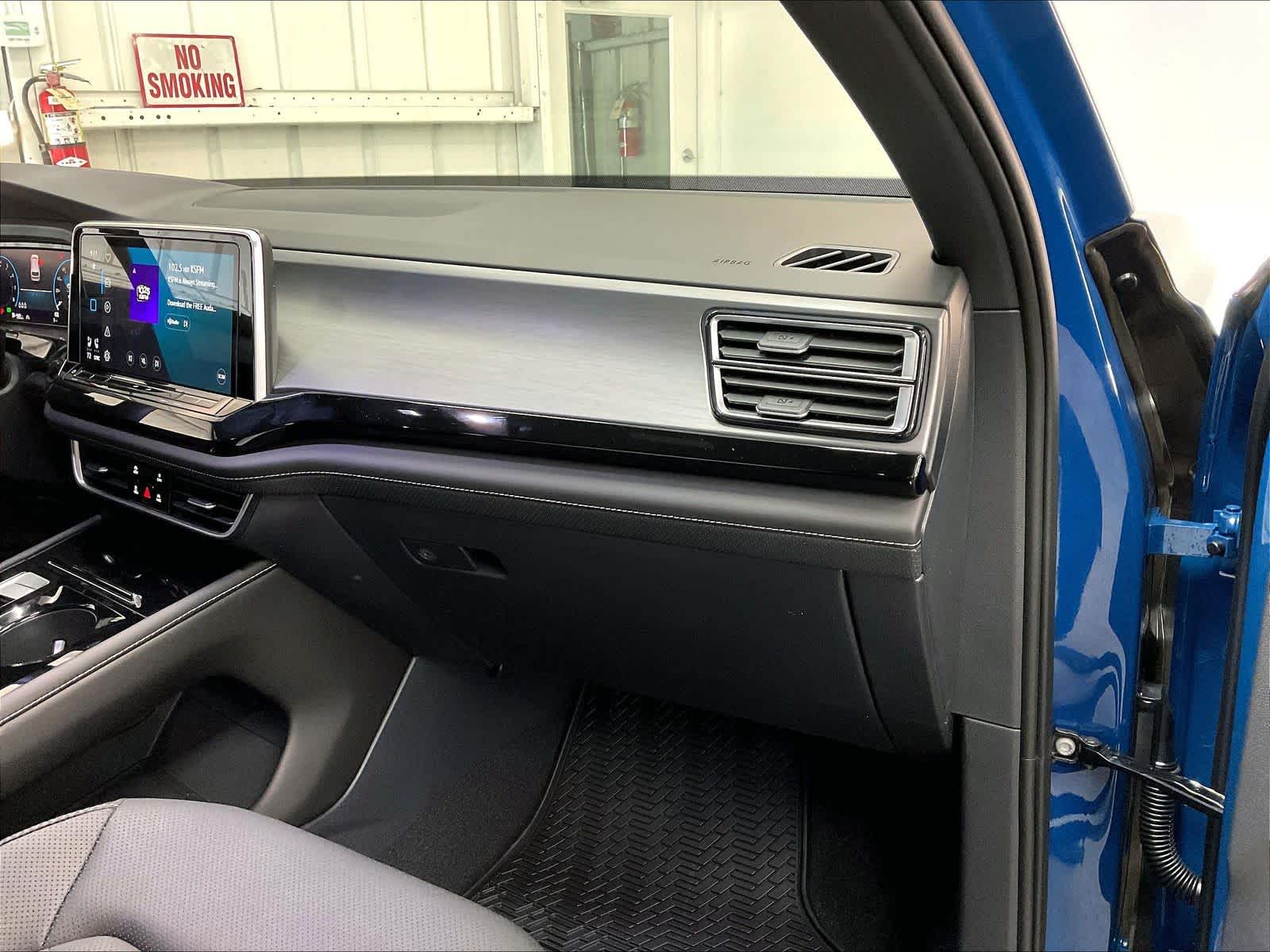 2025 Volkswagen Atlas Cross Sport SE w/Tech - Photo 28