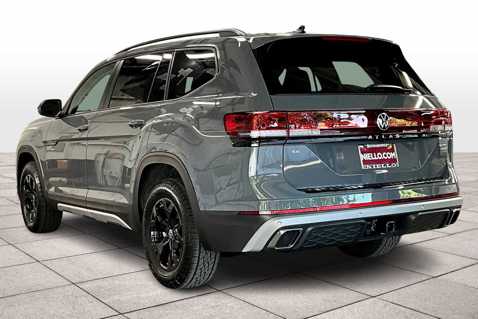 2026 Volkswagen Atlas Peak Edition SE photo 3