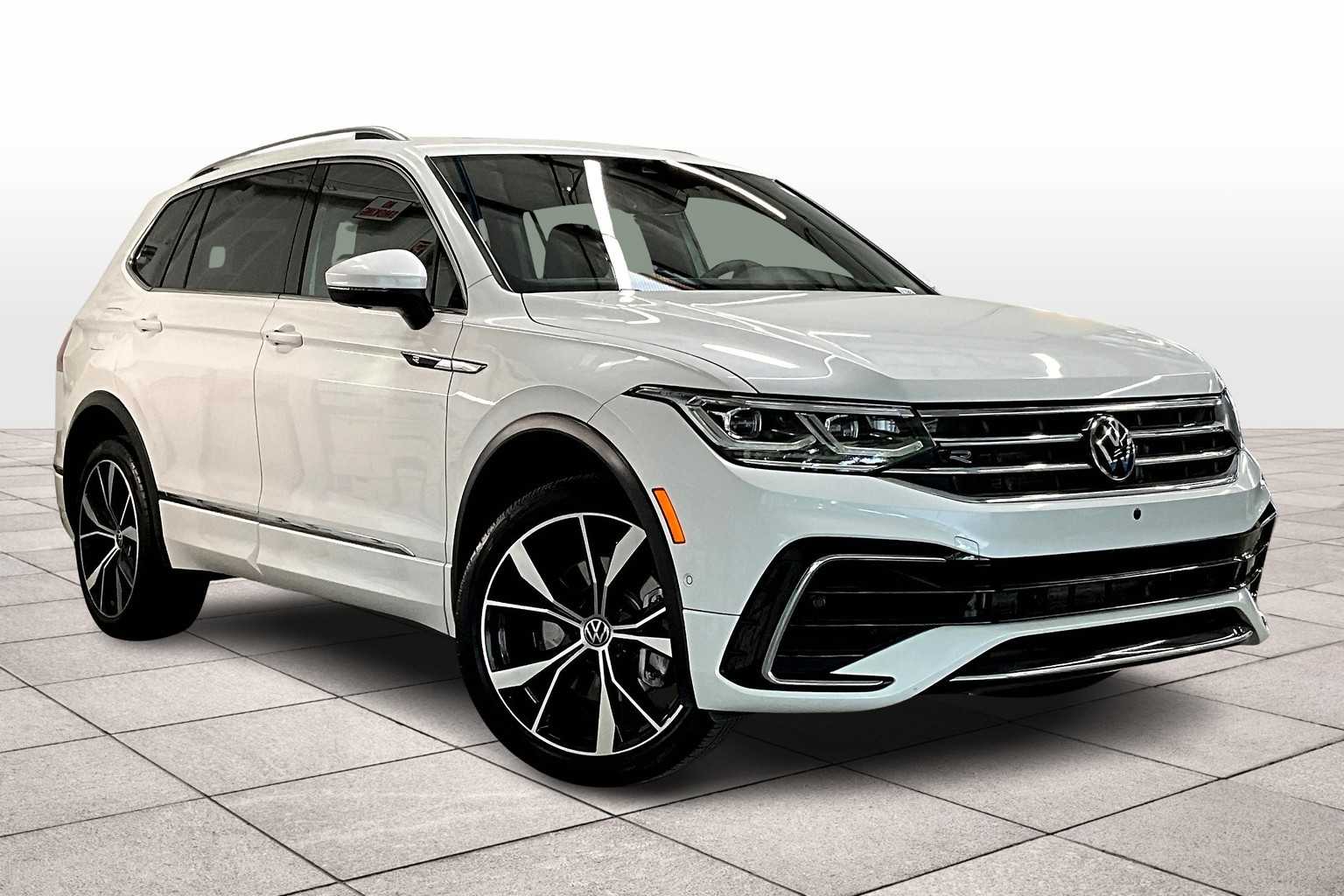 2022 Volkswagen Tiguan SEL Premium R-Line photo 2
