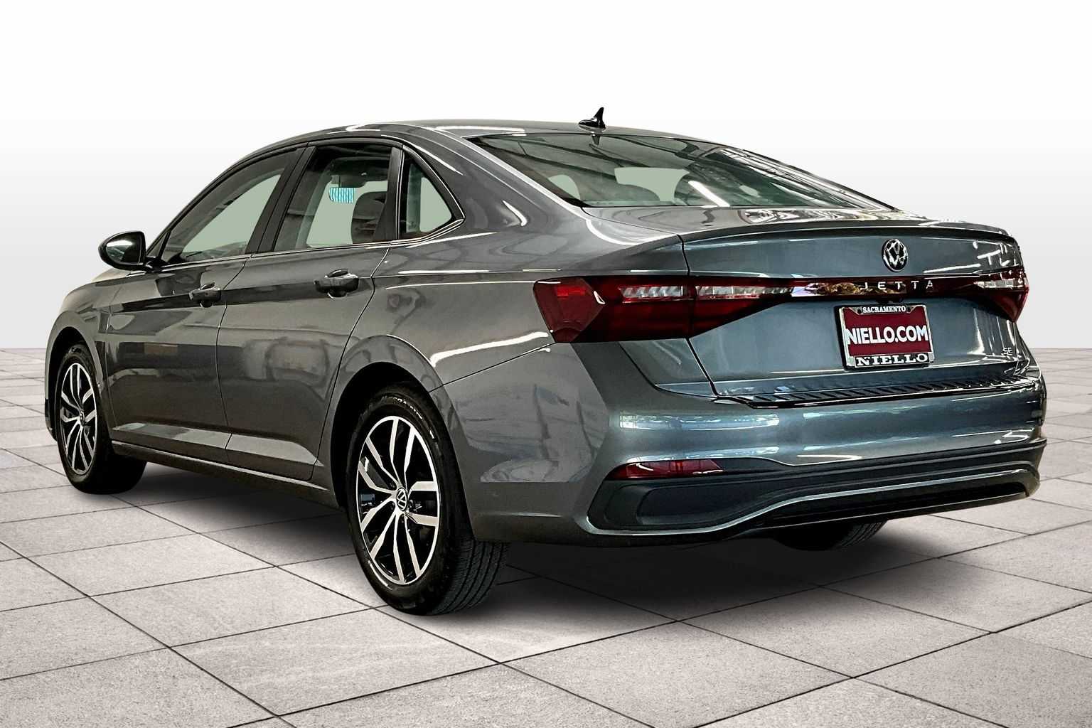 2025 Volkswagen Jetta 1.5T SE photo 3