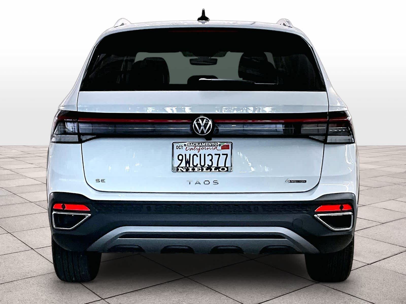 2025 Volkswagen Taos SE photo 4
