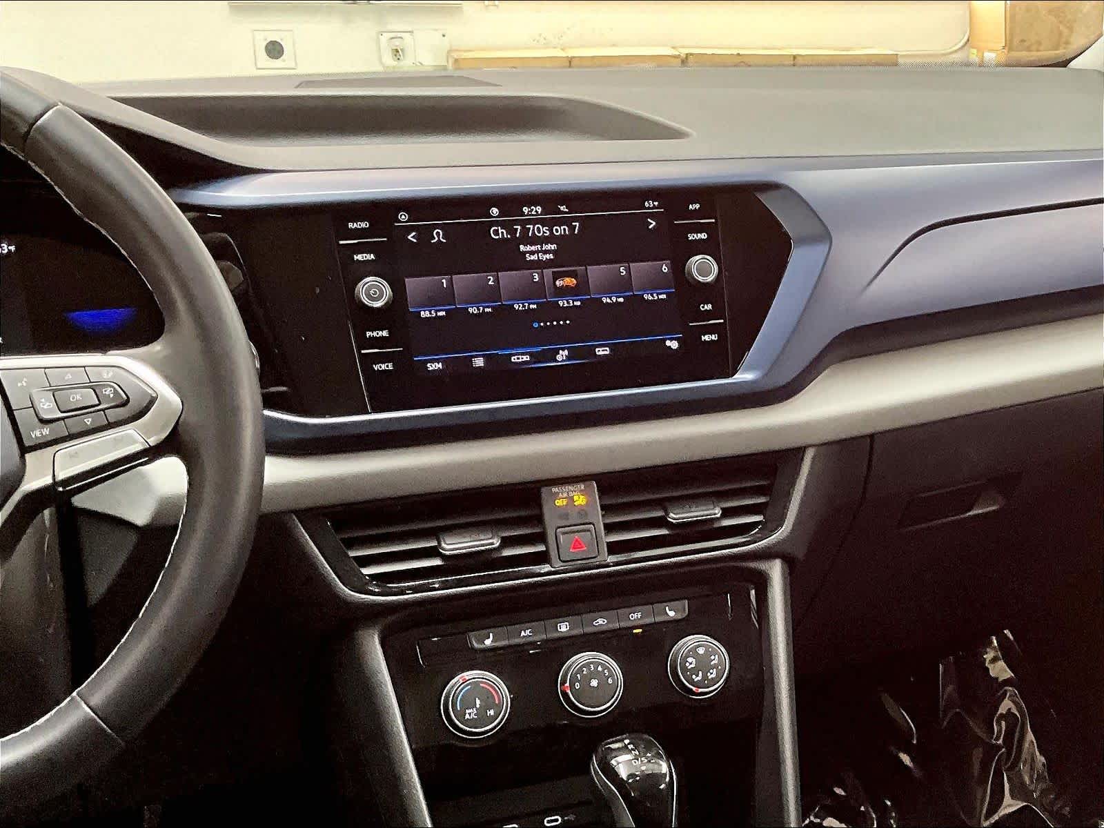 2023 Volkswagen Taos SE photo 6