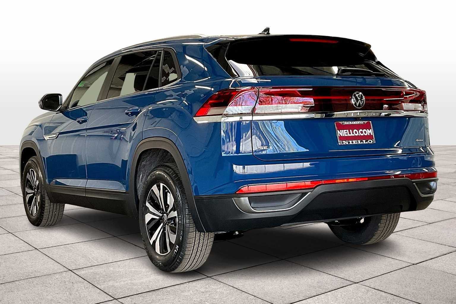 2025 Volkswagen Atlas Cross Sport SE photo 2