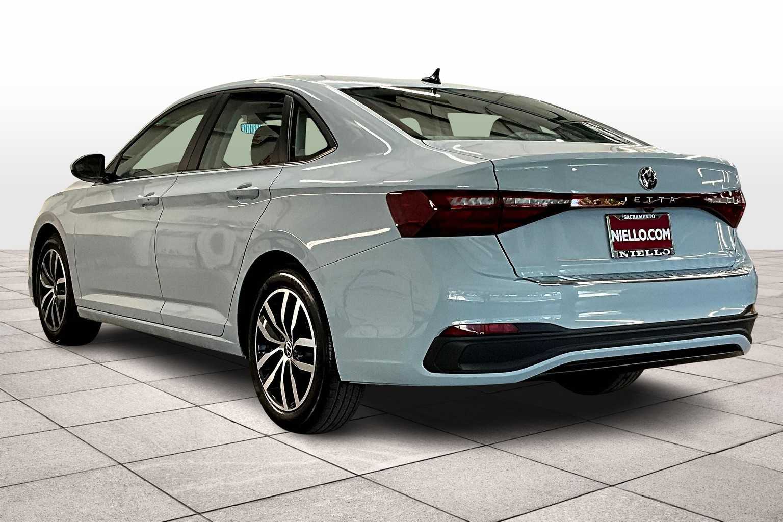 2025 Volkswagen Jetta SE photo 3