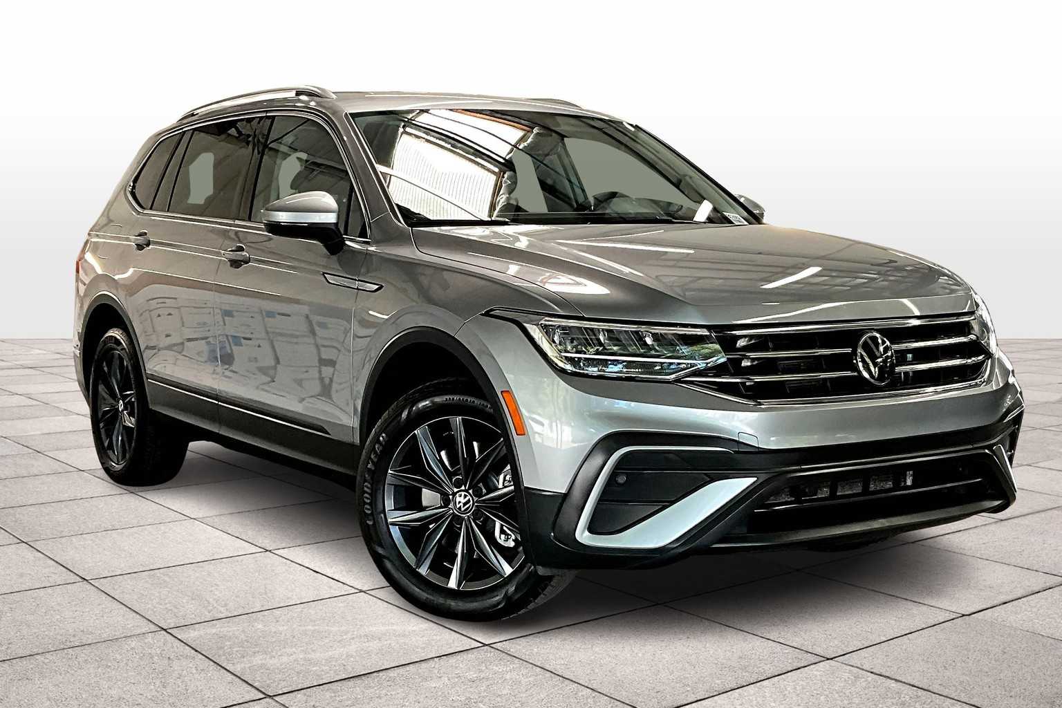 2023 Volkswagen Tiguan SE photo 2