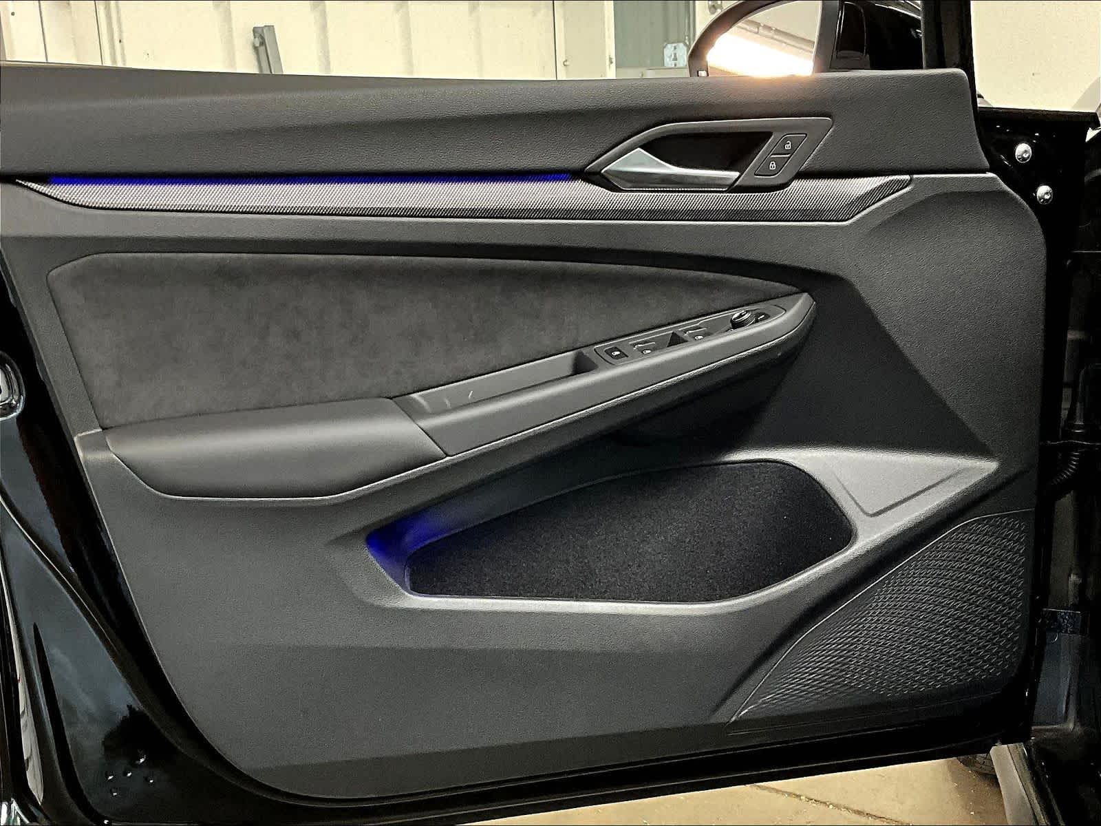 2025 Volkswagen Golf GTI SE - Photo 23