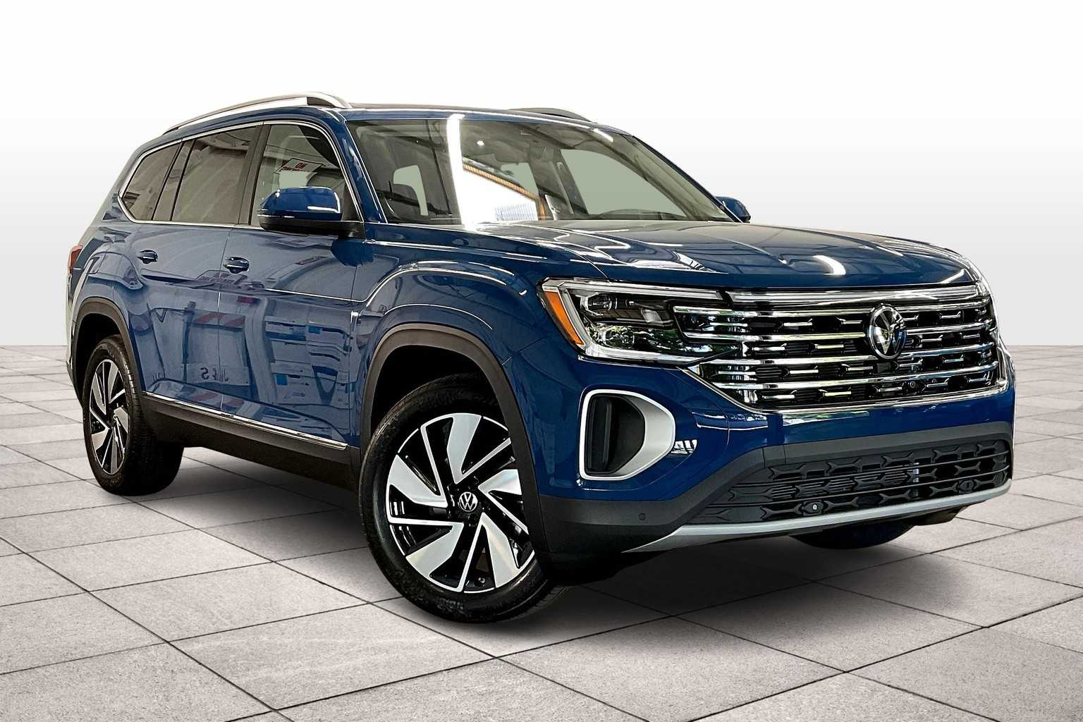 2025 Volkswagen Atlas SEL photo 2