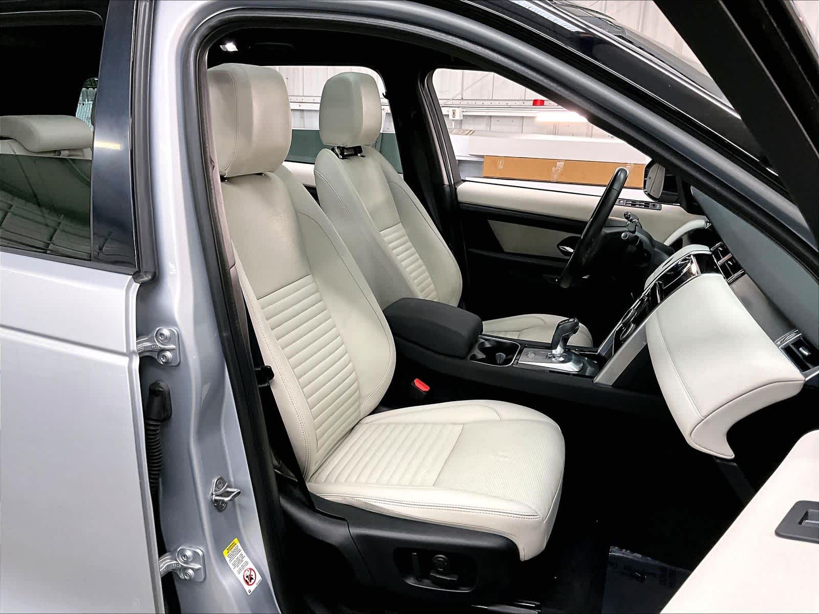 2023 Land Rover Discovery Sport SE photo 3