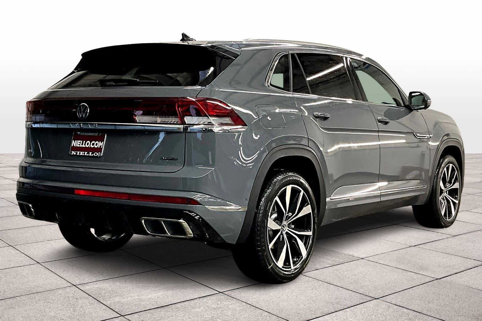 2026 Volkswagen Atlas Cross Sport SEL Premium R-Line photo 2