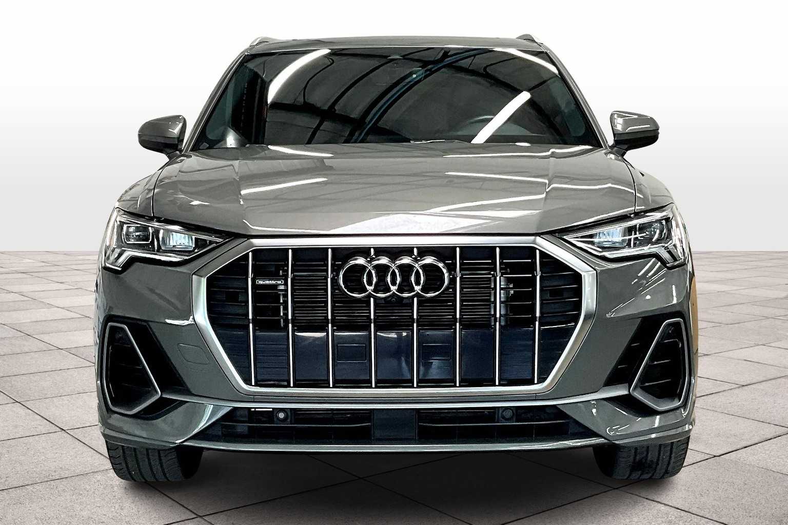 2022 Audi Q3 S line Premium Plus 45 TFSI photo 2