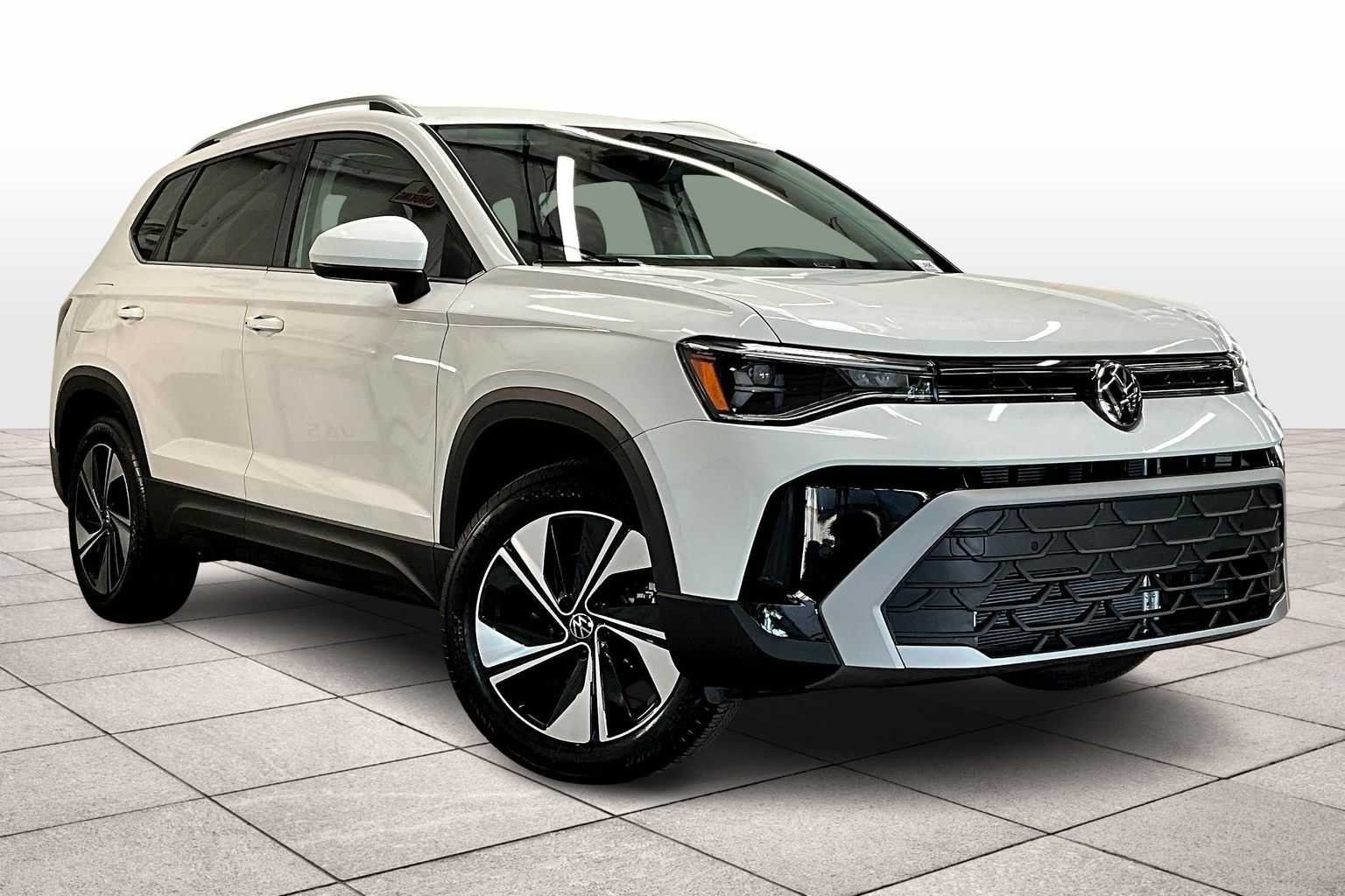 2025 Volkswagen Taos SE photo 2