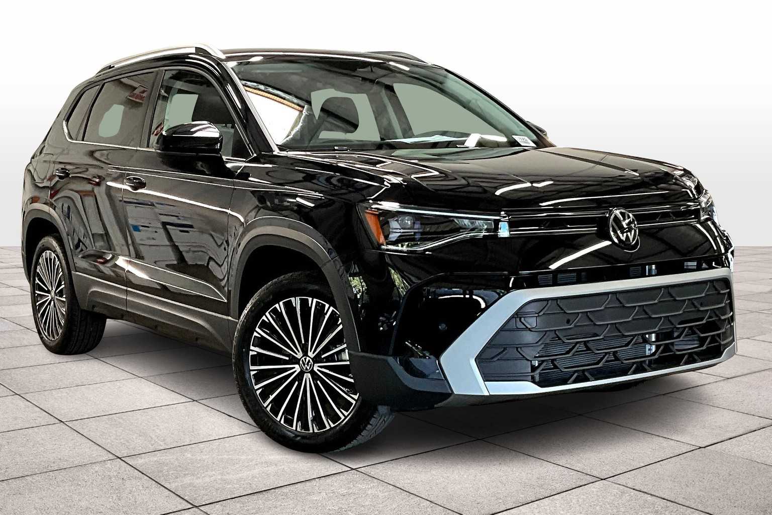 2025 Volkswagen Taos SE photo 2