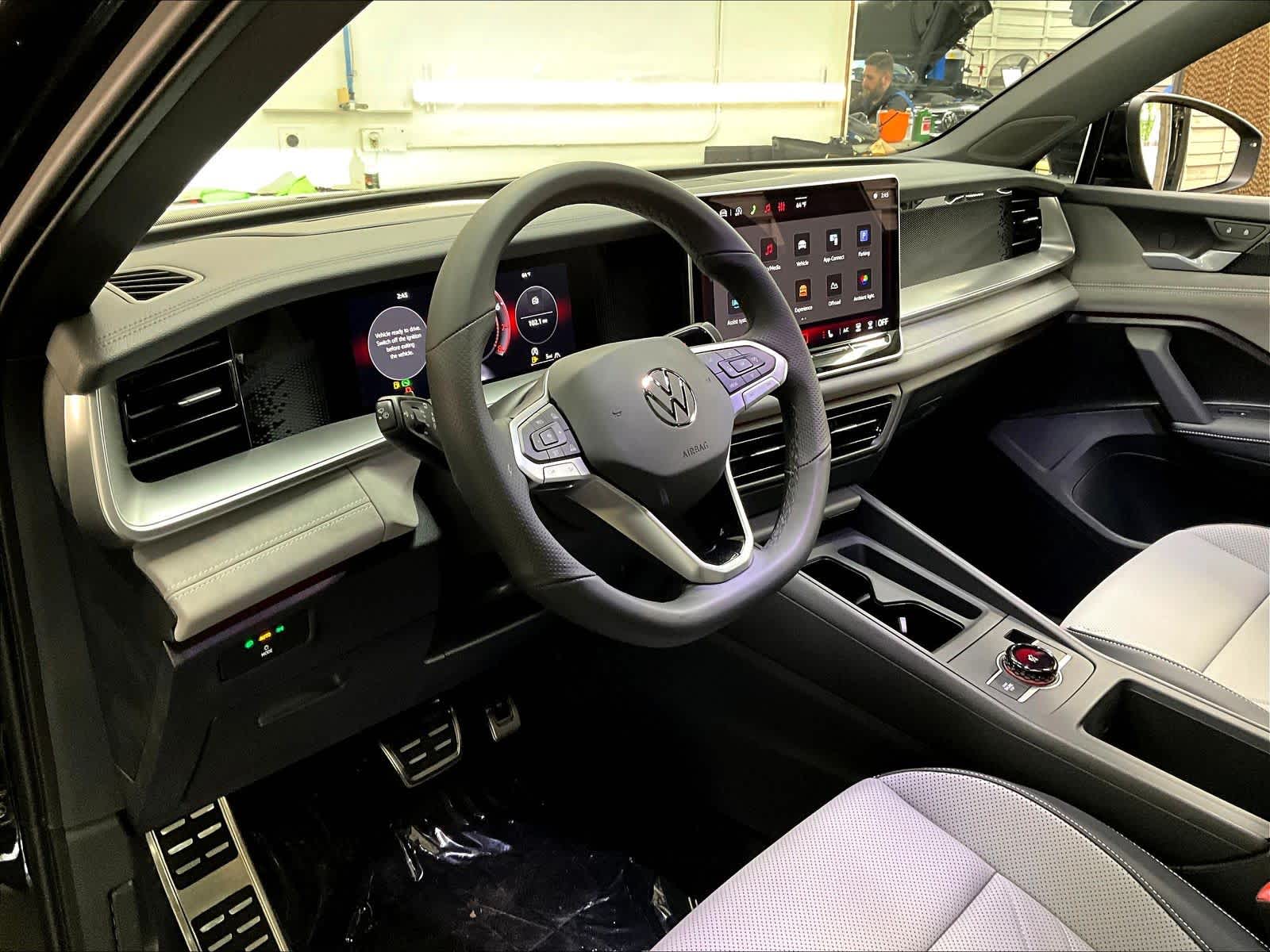 2026 Volkswagen Tiguan SE R-LINE BLACK - Photo 8