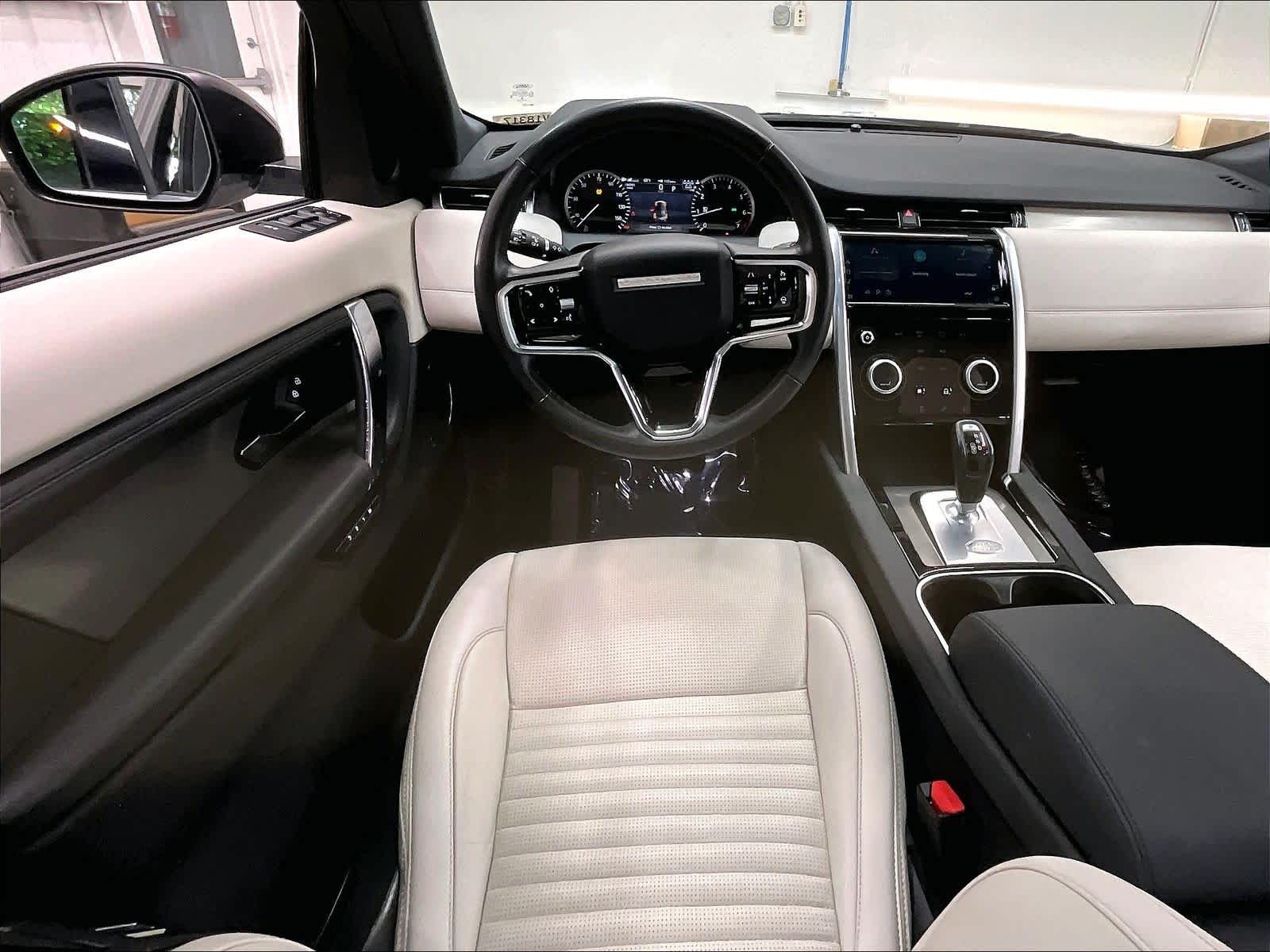 2023 Land Rover Discovery Sport SE photo 5
