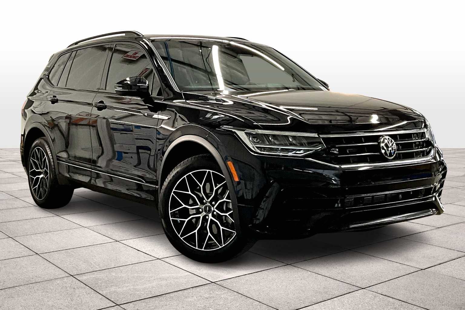 2023 Volkswagen Tiguan SE R-Line Black photo 2