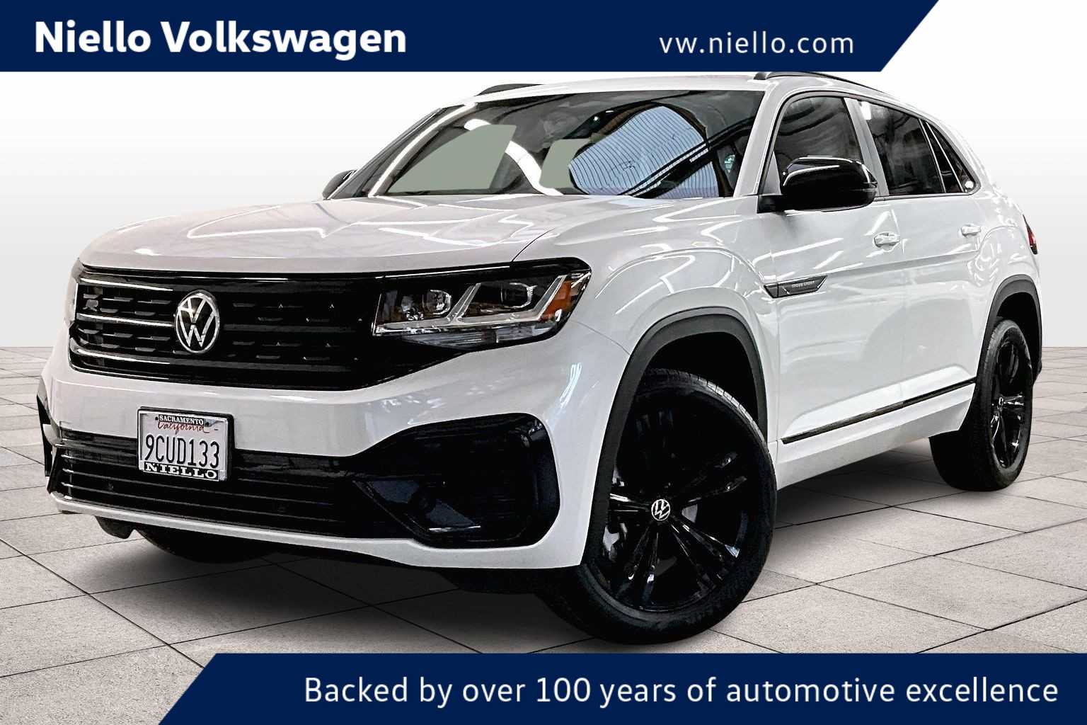 2022 Volkswagen Atlas Cross Sport SEL R-Line Black's photo