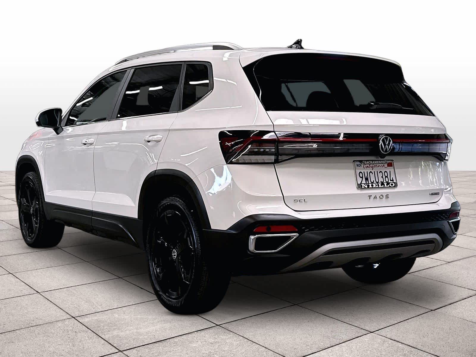 2025 Volkswagen Taos SEL photo 5