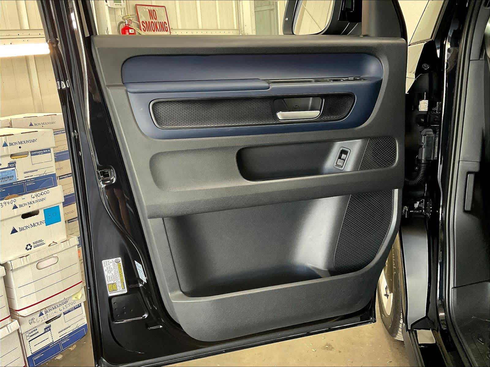 2025 Volkswagen ID. Buzz PRO S - Photo 23