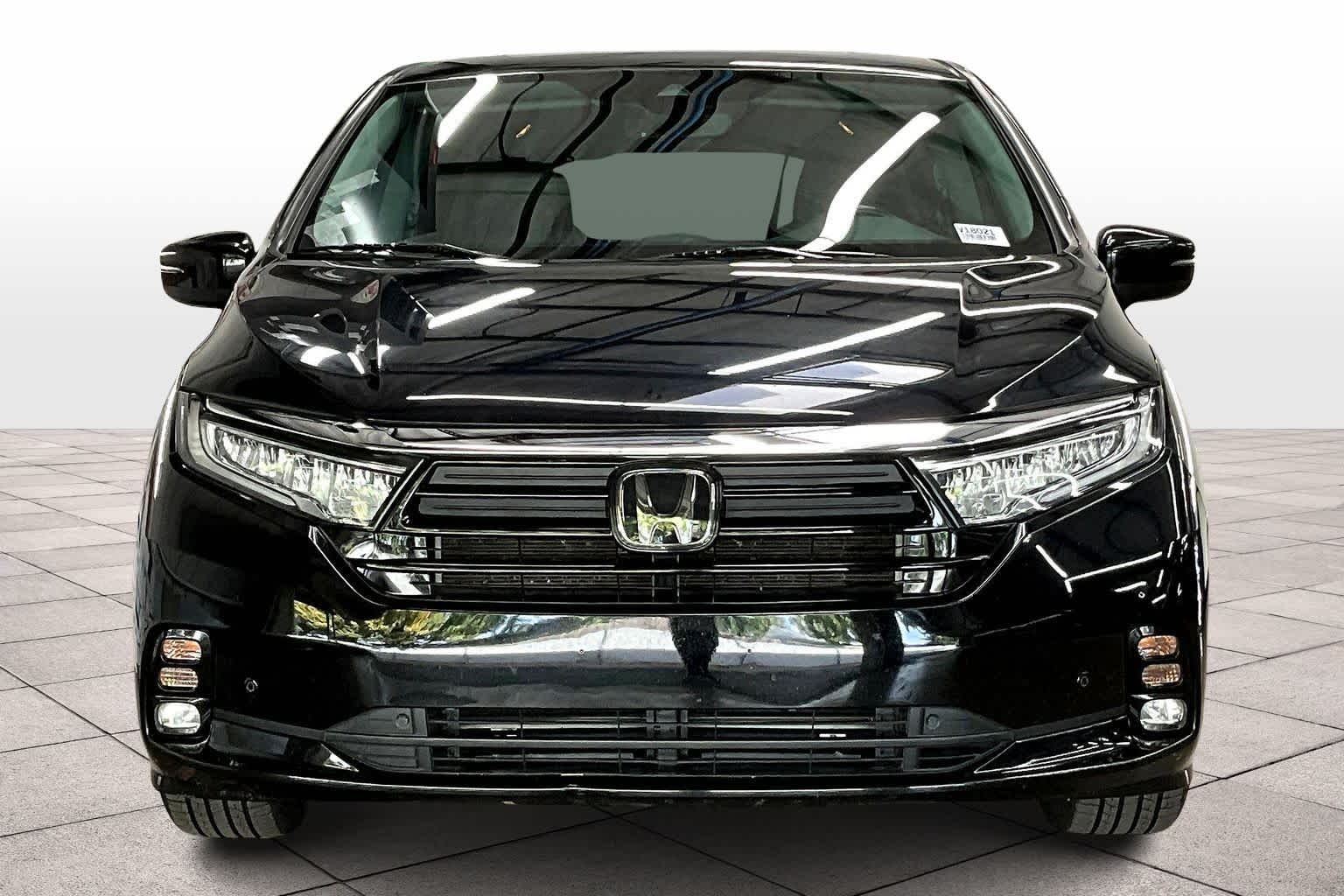 2023 Honda Odyssey Touring photo 2
