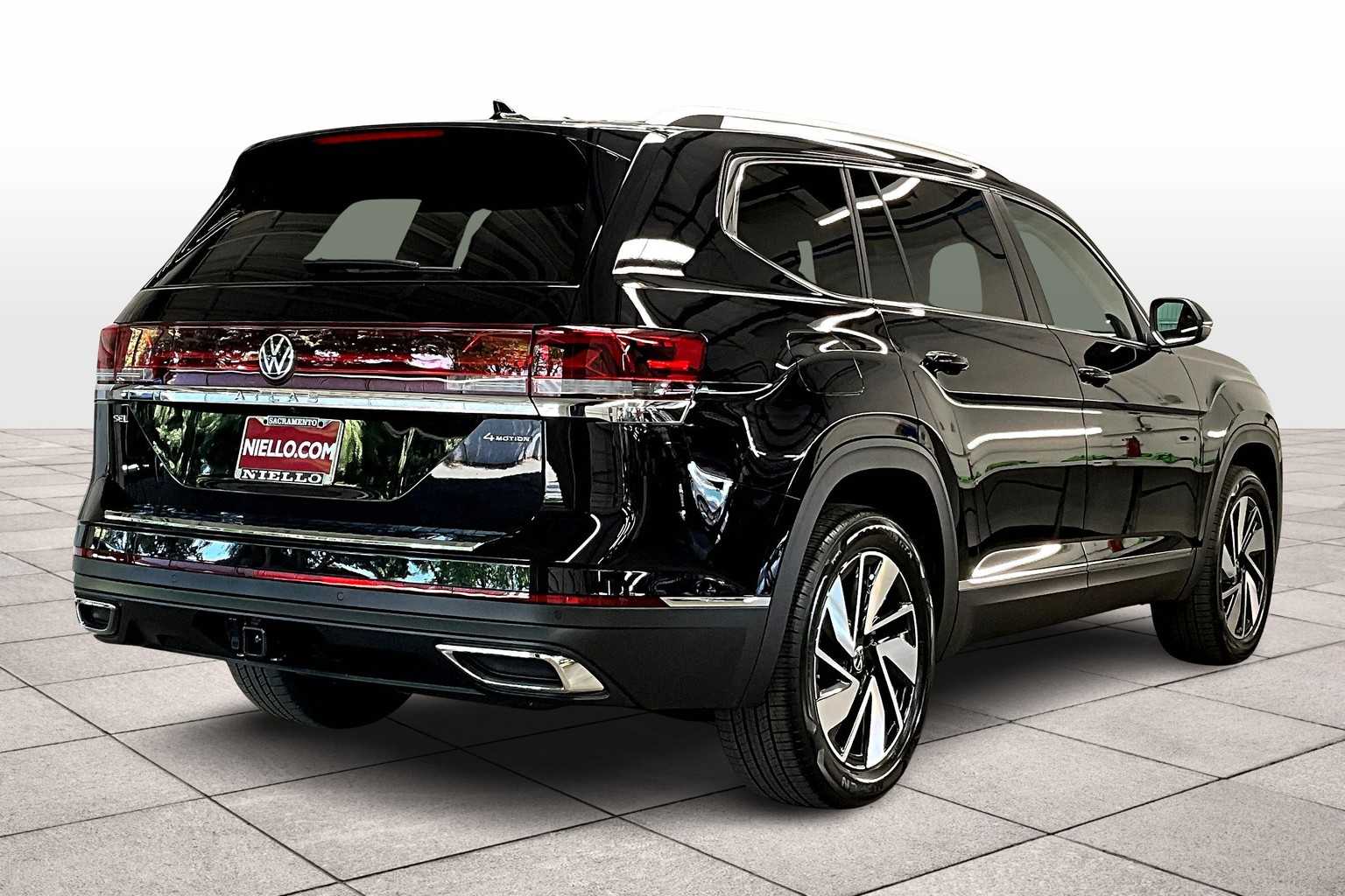 2025 Volkswagen Atlas SEL photo 3