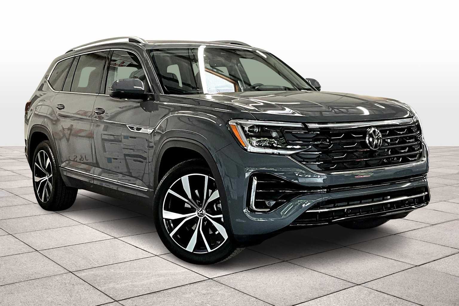 2026 Volkswagen Atlas SEL Premium R-Line photo 2