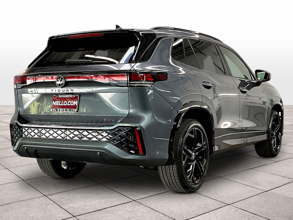 New 2026 Volkswagen Tiguan SE R-Line Black 4MOTION