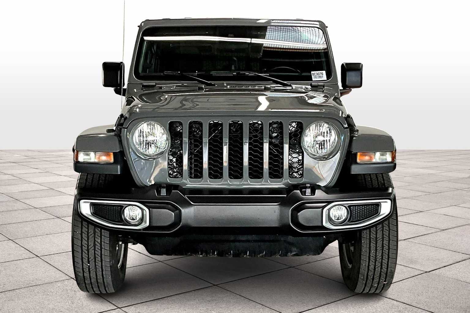 2021 Jeep Gladiator Sport S photo 2