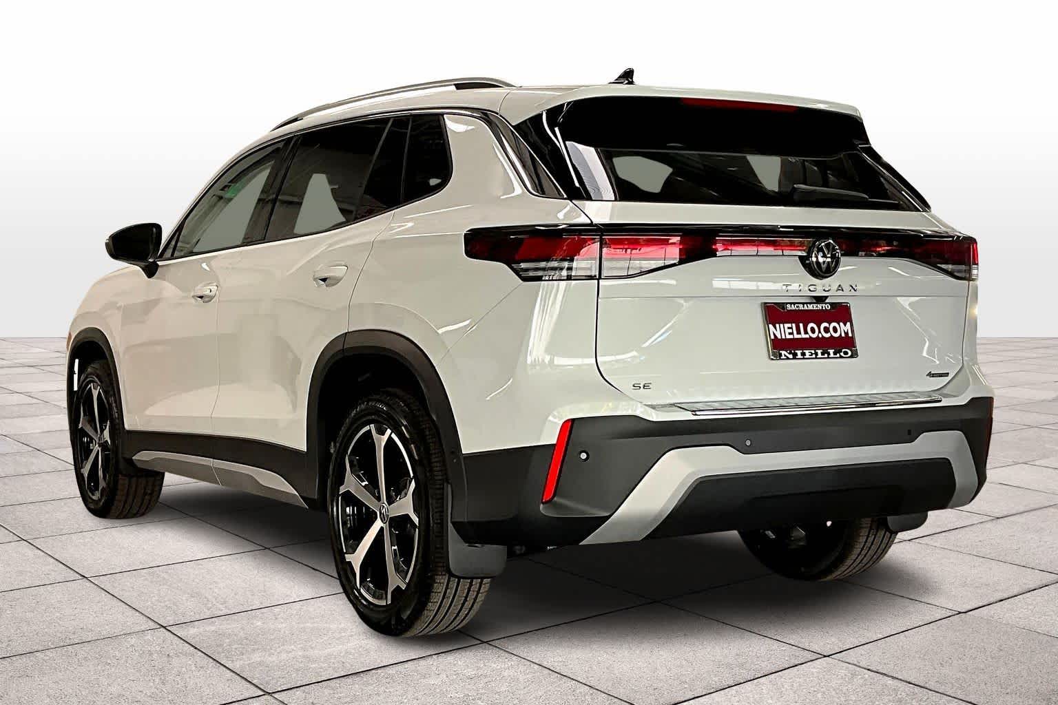 2026 Volkswagen Tiguan SE photo 2