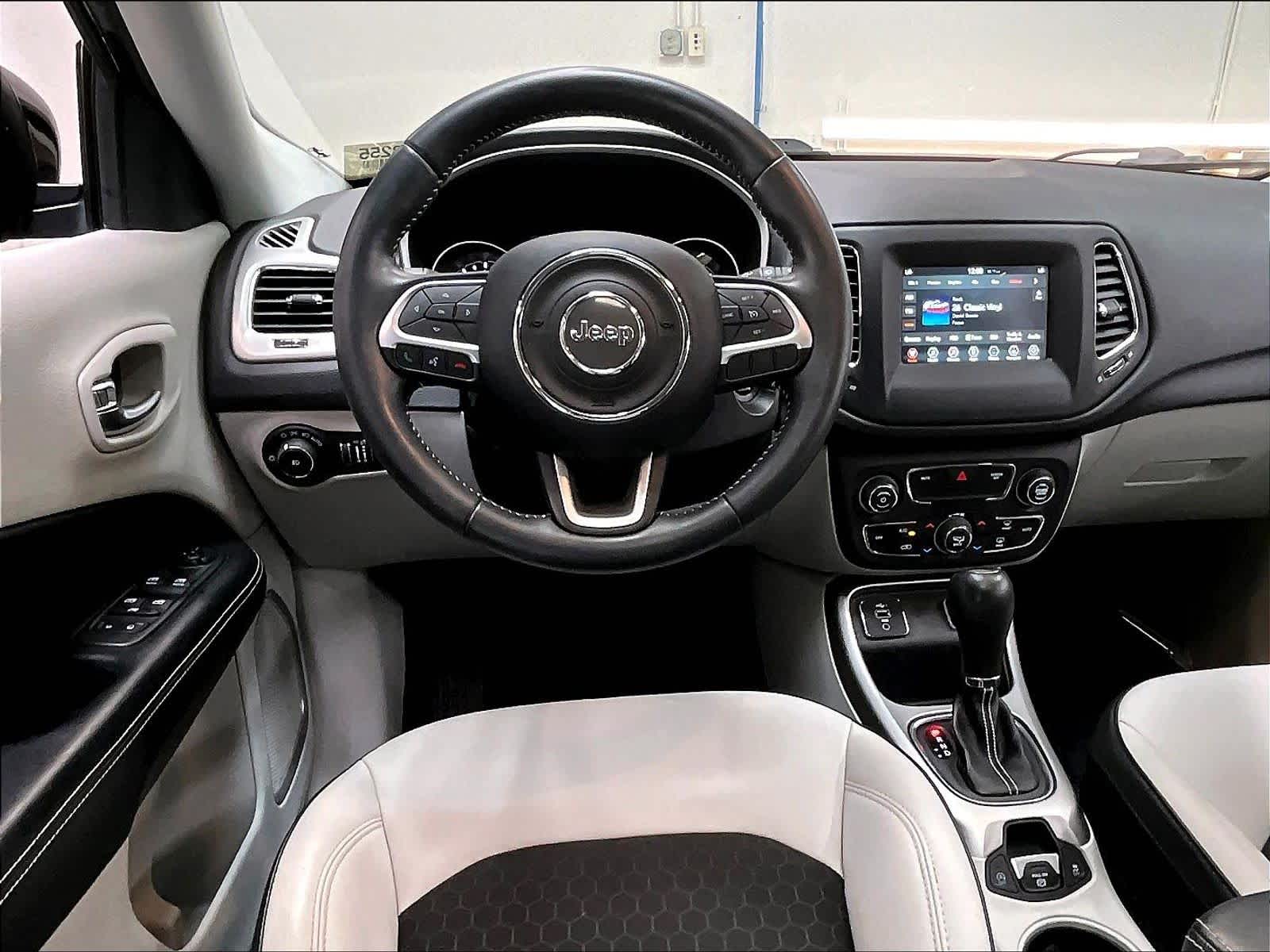 2019 Jeep Compass Latitude w/Sun/Wheel Pkg photo 6