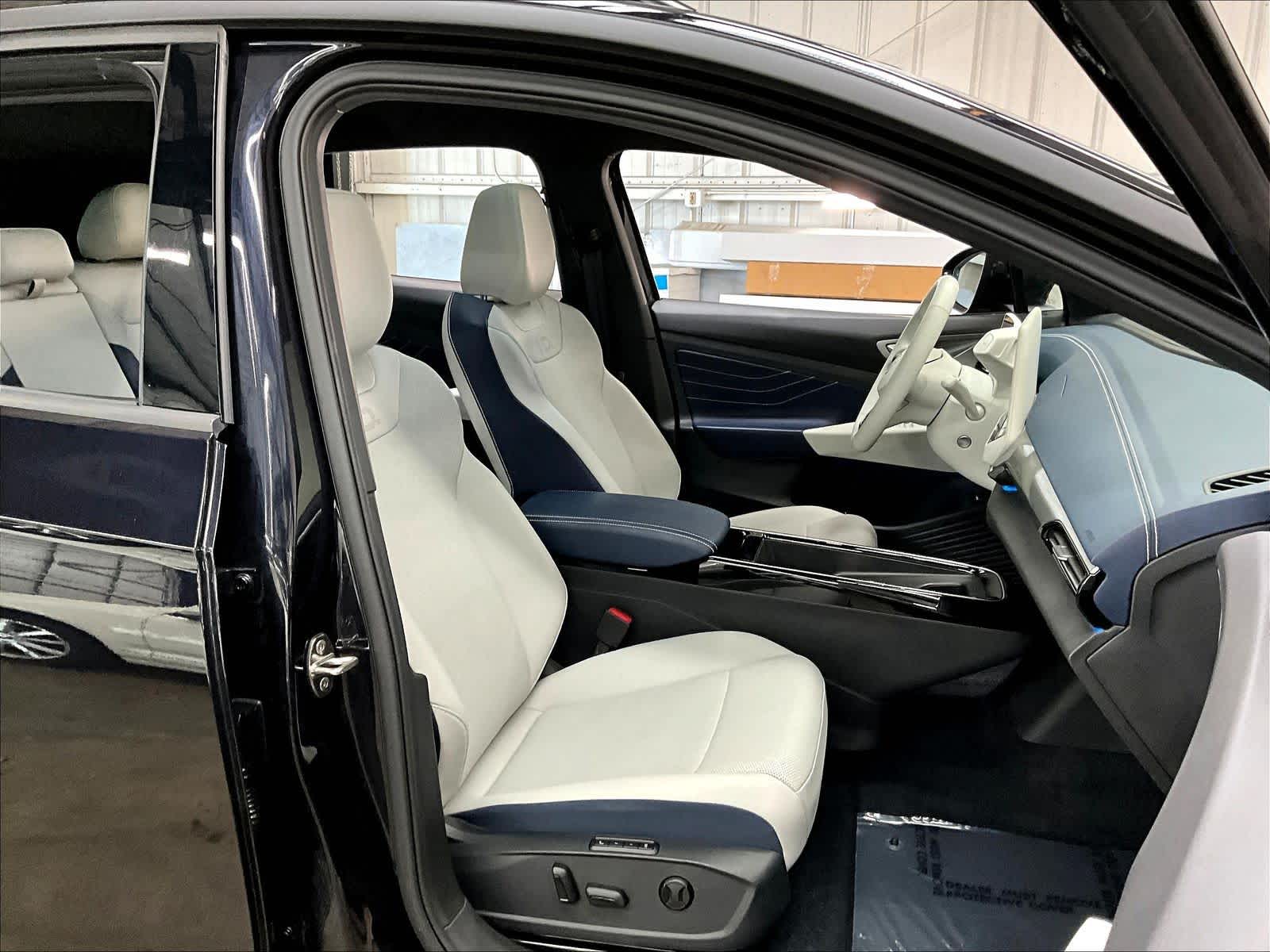 2023 Volkswagen ID.4 Pro S photo 3