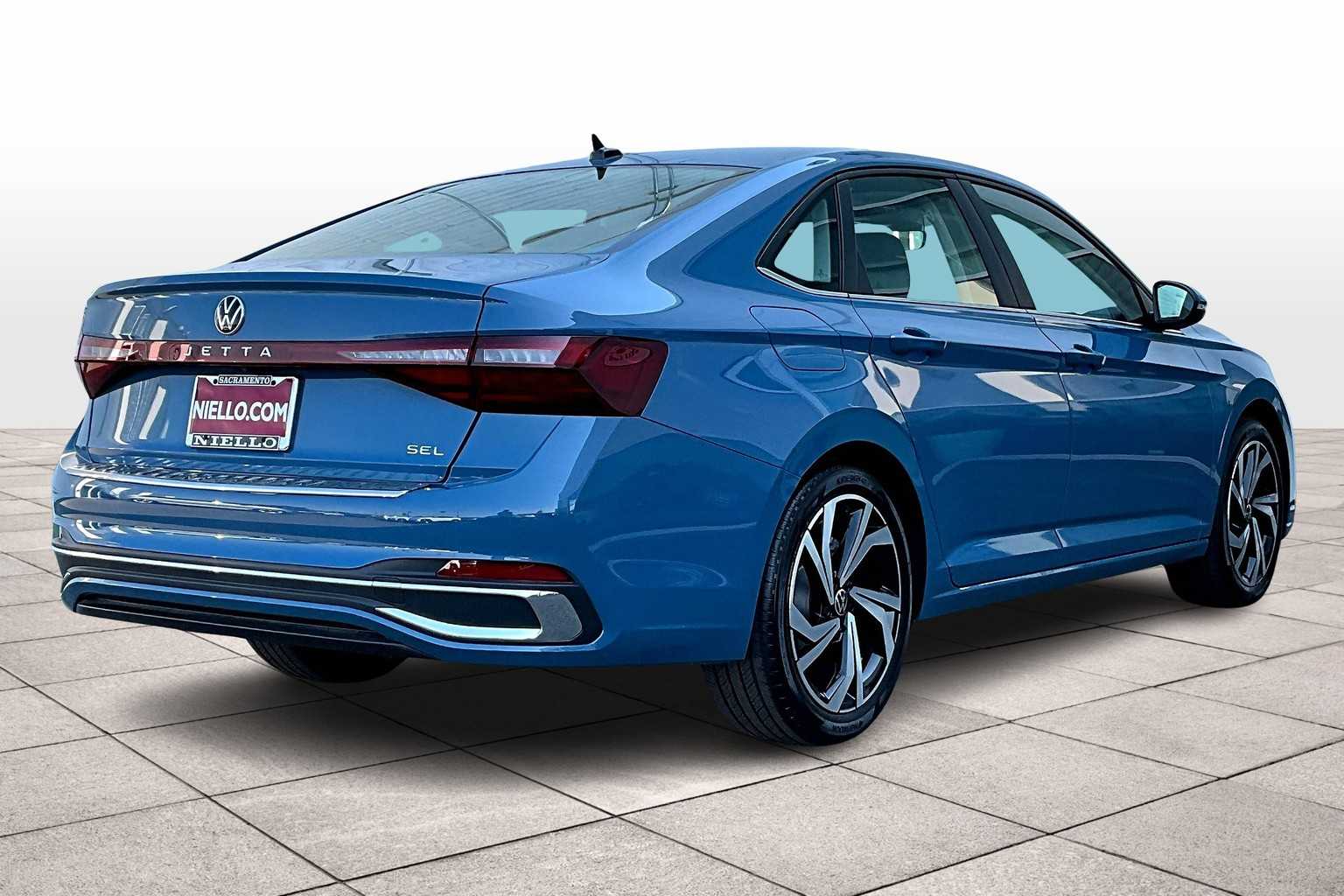 2025 Volkswagen Jetta SEL photo 4