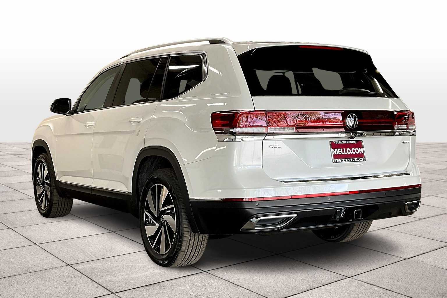 2025 Volkswagen Atlas SEL photo 3