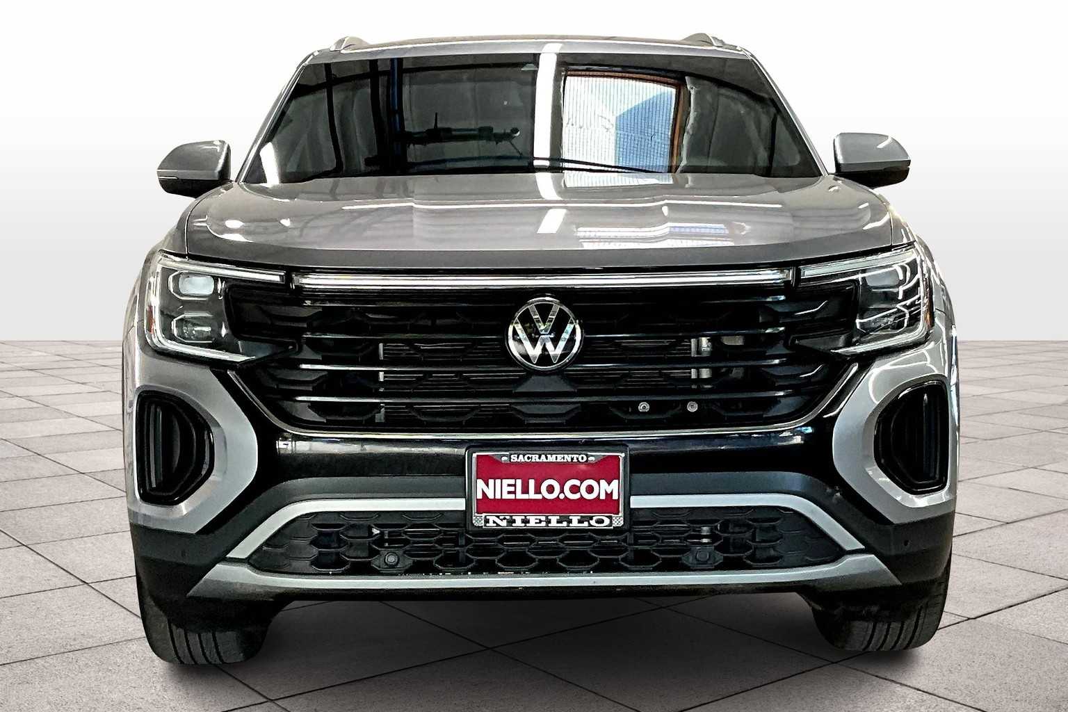 2024 Volkswagen Atlas Cross Sport SE Technology photo 3