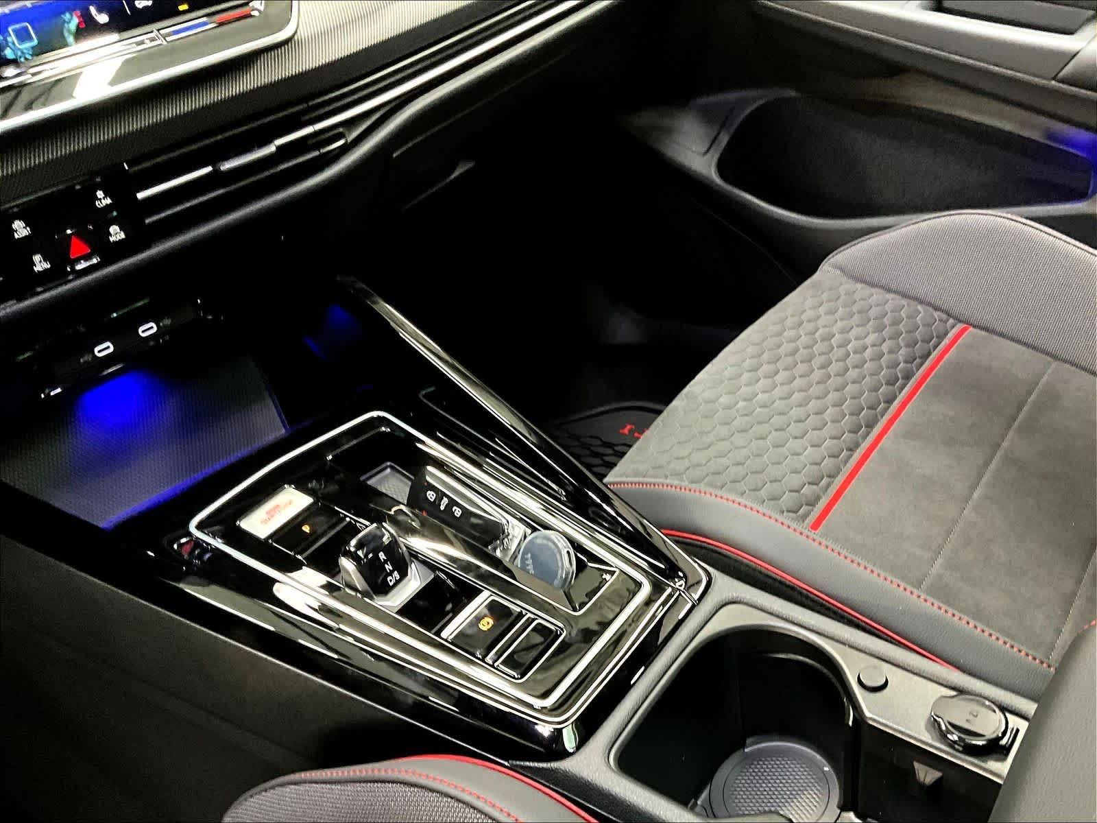 2025 Volkswagen Golf GTI SE - Photo 10