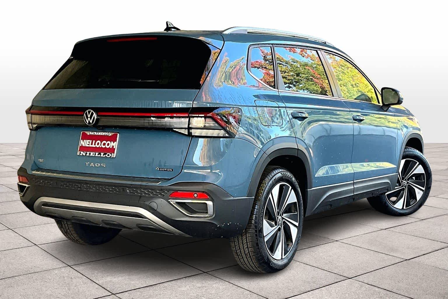 2025 Volkswagen Taos SE photo 3