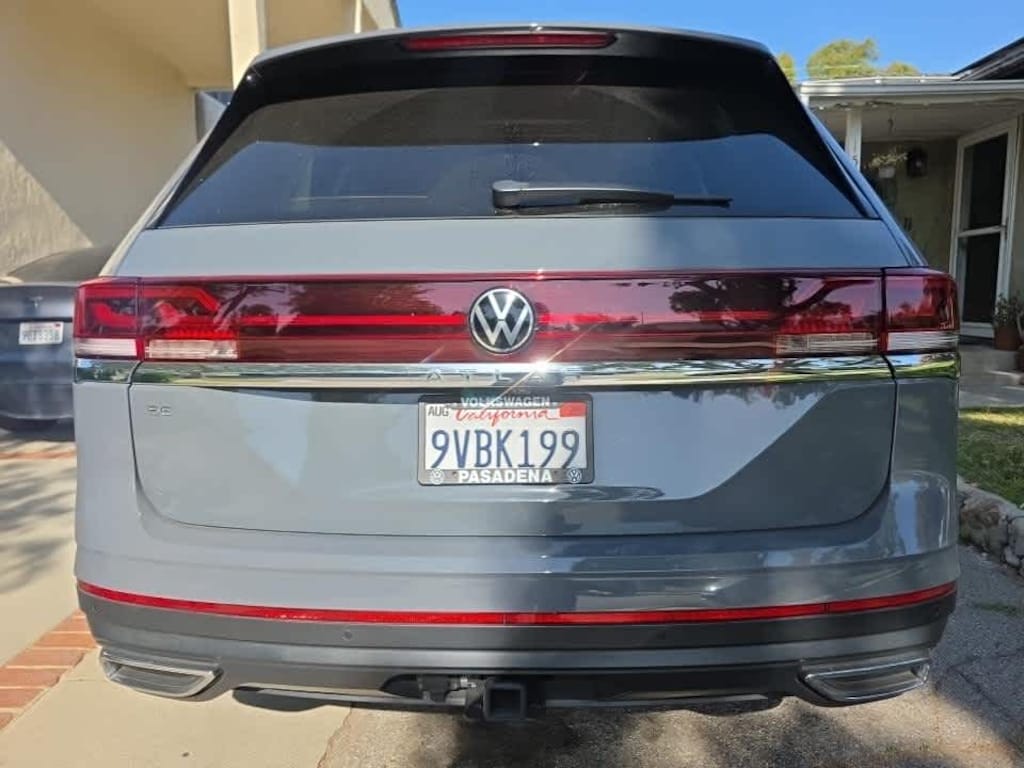 Used 2025 Volkswagen Atlas 2.0T SE w/Technology FWD