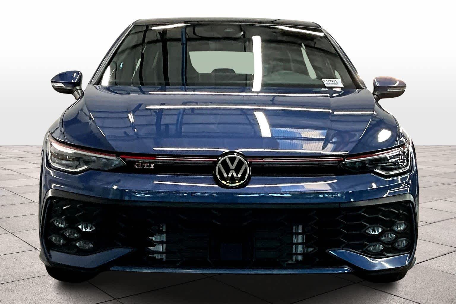 2025 Volkswagen Golf GTI SE photo 3