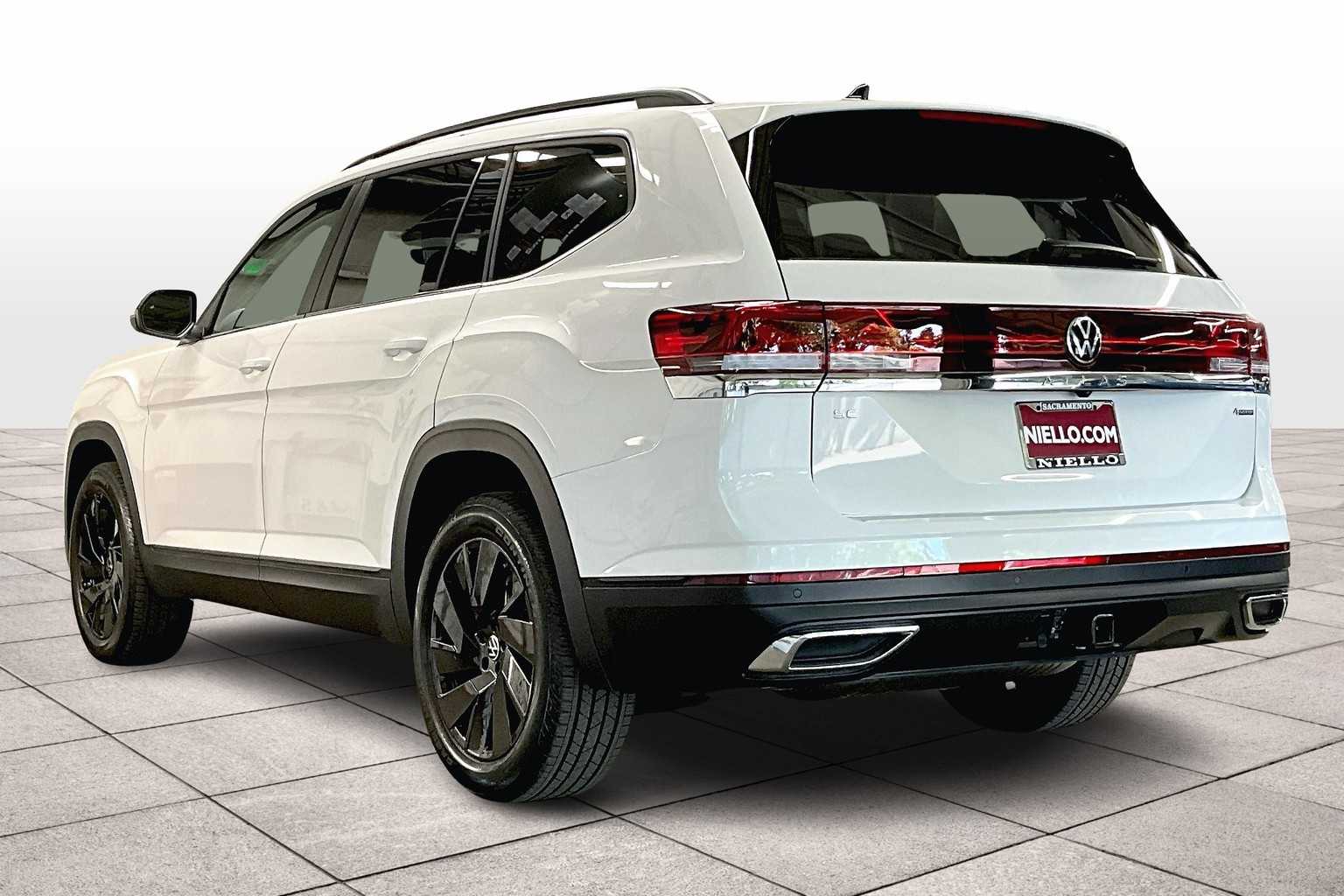 2025 Volkswagen Atlas SE Technology photo 3