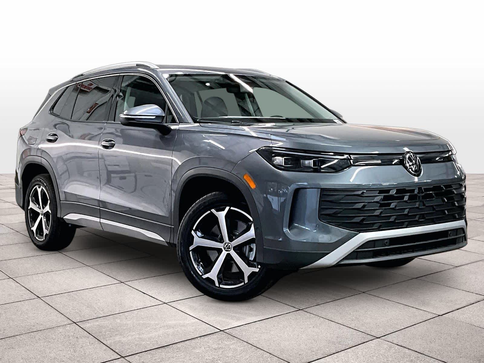 2026 Volkswagen Tiguan SE - Photo 2
