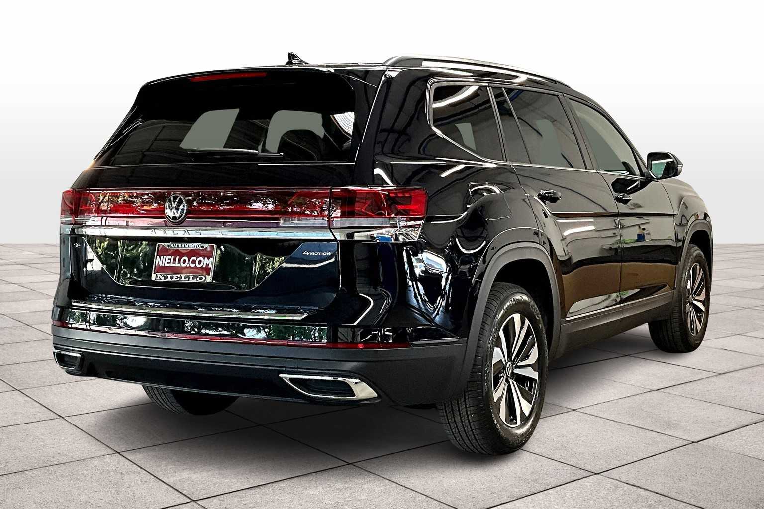 2026 Volkswagen Atlas SE Technology photo 2