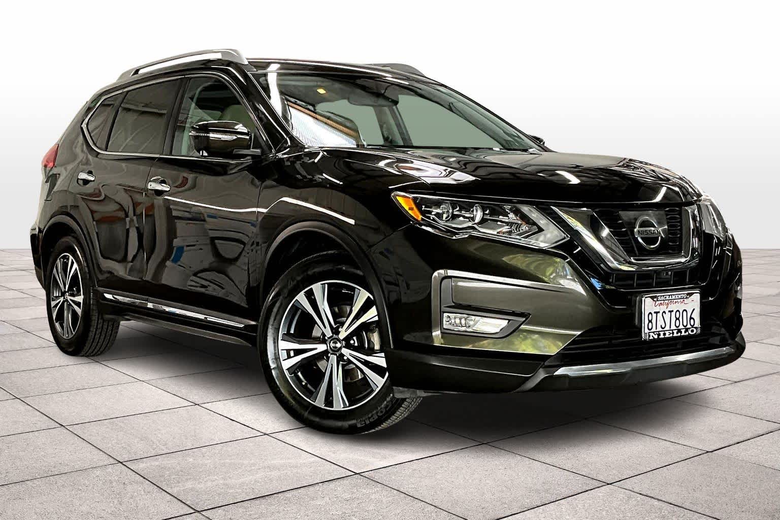 2017 Nissan Rogue SL photo 2